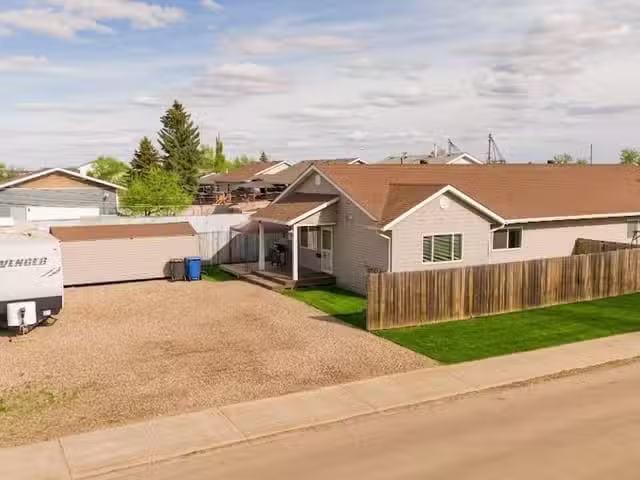 1/2 Duplex for sale in Fort St. John, Fort St. John, 9905 81 S.