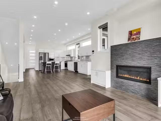 1/2 Duplex for sale in North Vancouver, North Vancouver, 409 W.
