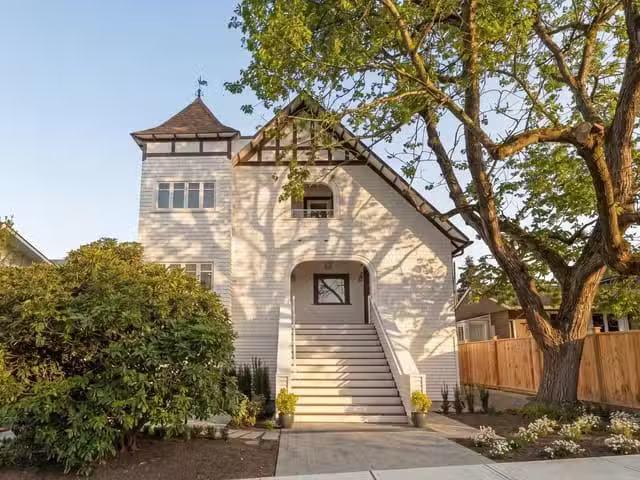 1/2 Duplex for sale in North Vancouver, North Vancouver, 1 326.