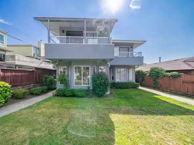 1/2 Duplex for sale in North Vancouver, North Vancouver, 215 W.