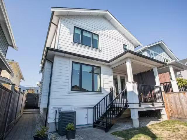 1/2 Duplex for sale in North Vancouver, North Vancouver, 341 E.