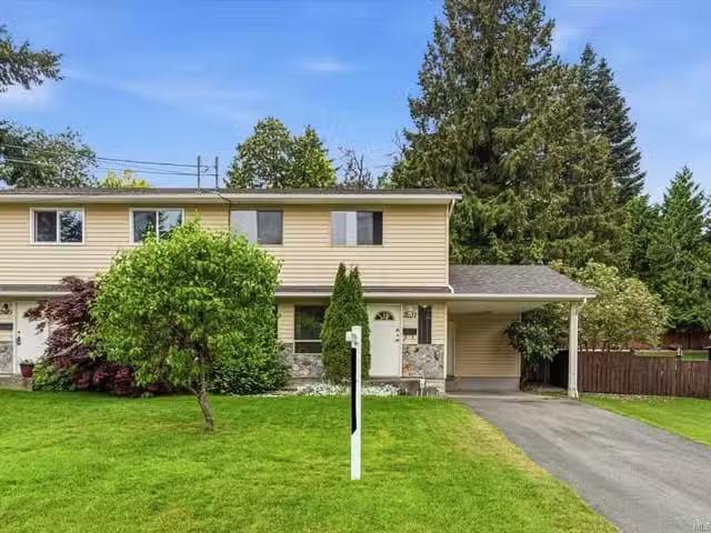 1/2 Duplex for sale in Nanaimo, 2631 Labieux Rd, 1032324