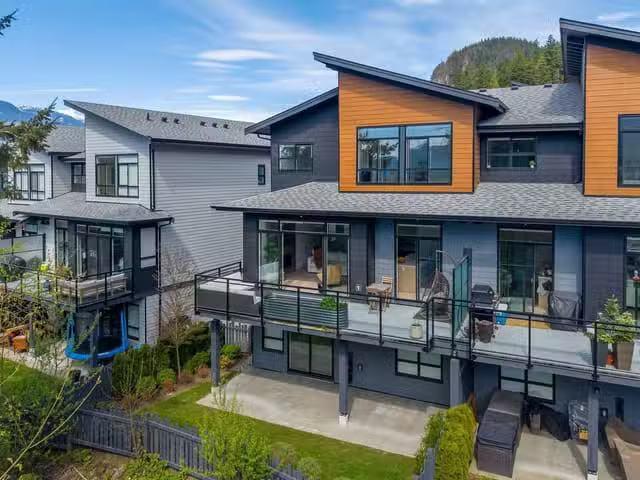 1/2 Duplex for sale in Squamish, Squamish, 41203 Highline Plac.