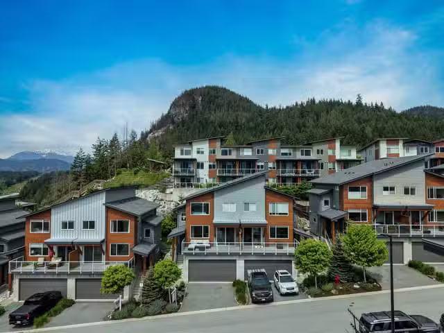 1/2 Duplex for sale in Squamish, Squamish, 41322 Horizon Drive.