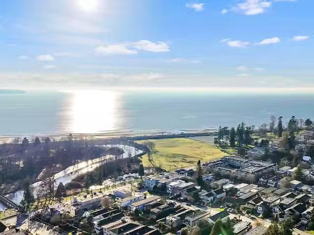 1/2 Duplex for sale in Surrey, South Surrey White Rock, a Aven.