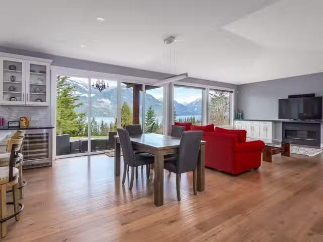 1/2 Duplex for sale in West Vancouver, West Vancouver, 1 300 F.