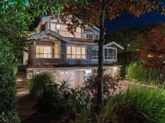 1/2 Duplex for sale in West Vancouver, West Vancouver, 2517 Ma.