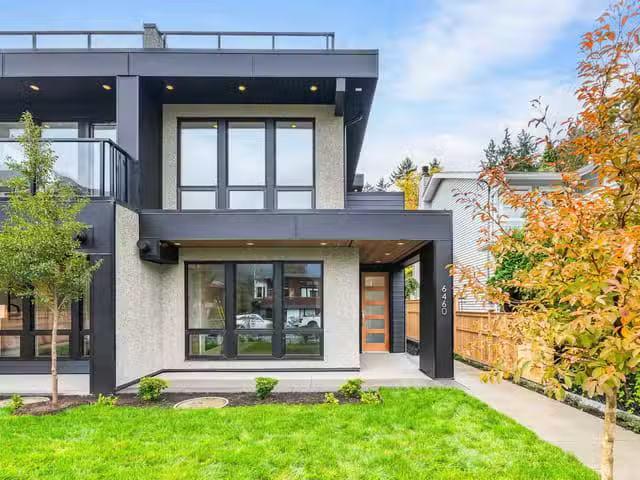 1/2 Duplex for sale in West Vancouver, West Vancouver, 6460 Br.
