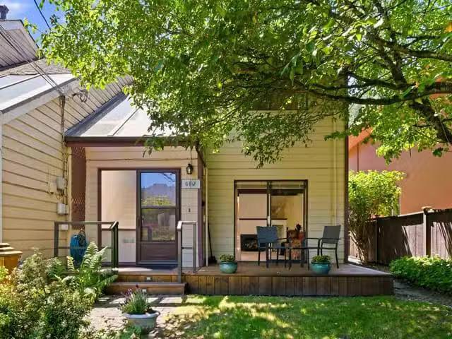 1/2 Duplex for sale in West Vancouver, West Vancouver, 6432 Do.