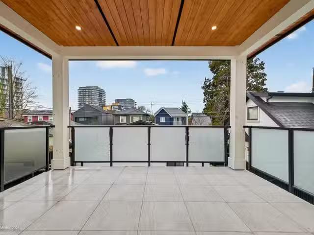 1/2 Duplex for sale in Vancouver, Vancouver West, 1554 W 66th.