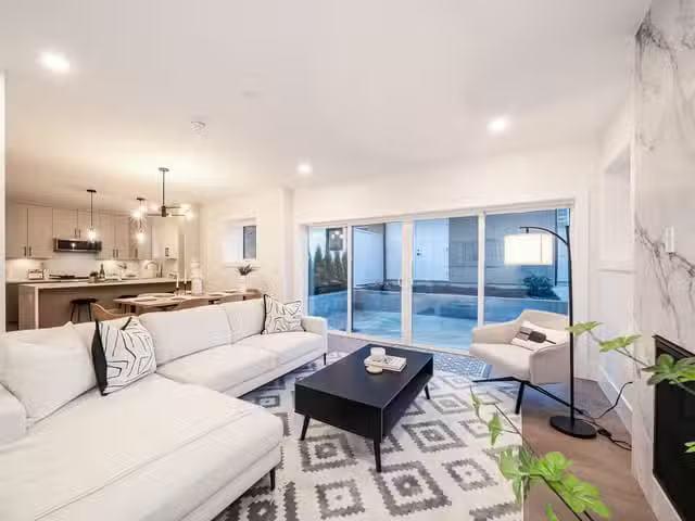 1/2 Duplex for sale in Vancouver, Vancouver West, 1 2735 W 8th.