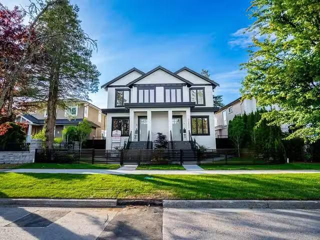 1/2 Duplex for sale in Vancouver, Vancouver West, 2621 Mc Bain.