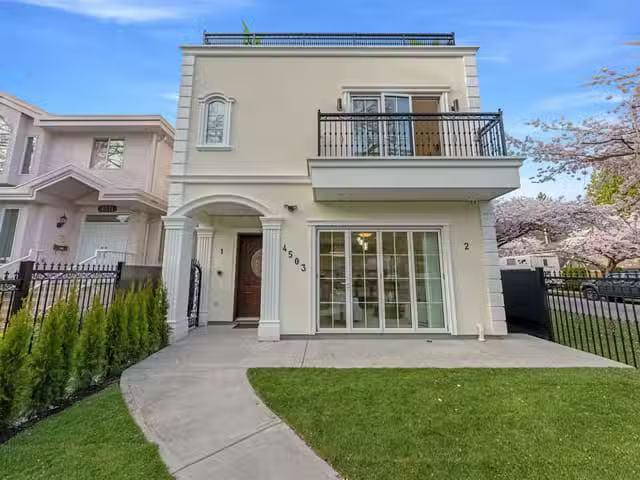 1/2 Duplex for sale in Vancouver, Vancouver West, 2 4503 W 15t.