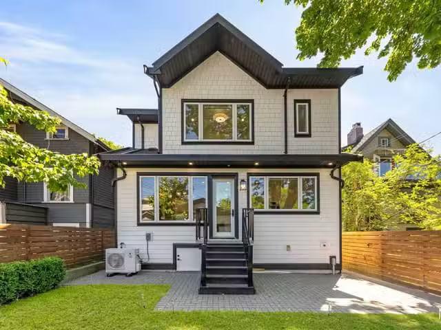 1/2 Duplex for sale in Vancouver, Vancouver West, 2 683 W 19th.