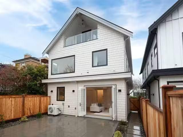 1/2 Duplex for sale in Vancouver, Vancouver West, 4424 W 4th A.