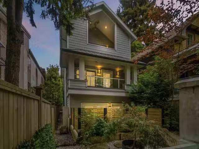 1/2 Duplex for sale in Vancouver, Vancouver East, 1533 E 5th A.