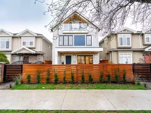 1/2 Duplex for sale in Vancouver, Vancouver East, 1 150 E 51st.