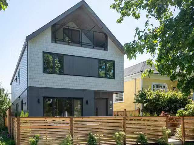 1/2 Duplex for sale in Vancouver, Vancouver East, 1 356 E 40th.