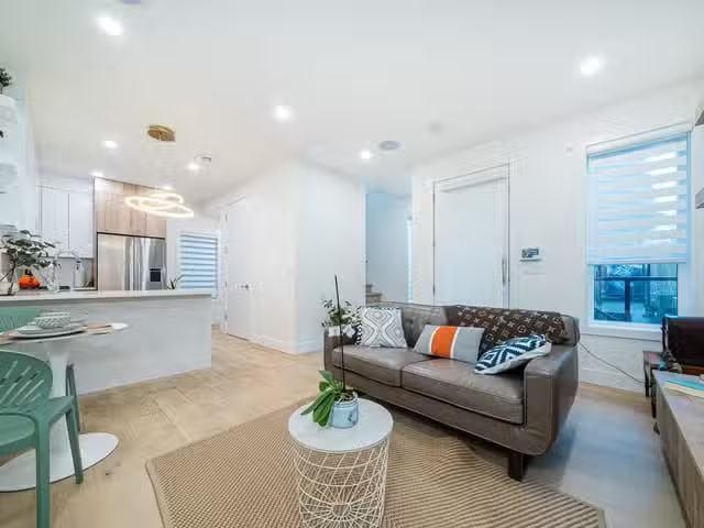 1/2 Duplex for sale in Vancouver, Vancouver East, 1 369 E 16th.