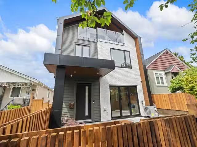 1/2 Duplex for sale in Vancouver, Vancouver East, 1 6461 E Pri.