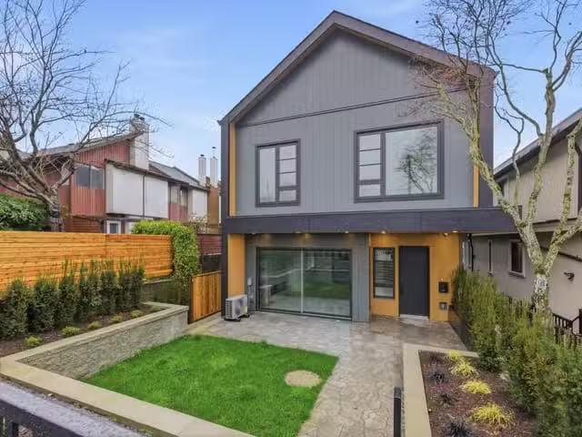 1/2 Duplex for sale in Vancouver, Vancouver East, 1 727 E 31st.