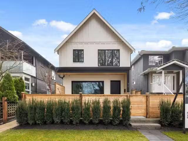 1/2 Duplex for sale in Vancouver, Vancouver East, 1 810 E 22nd.
