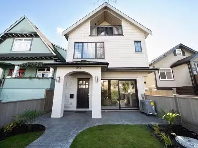 1/2 Duplex for sale in Vancouver, Vancouver East, 1 864 E 16th.