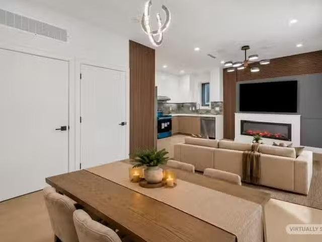 1/2 Duplex for sale in Vancouver, Vancouver East, 2891 Eton St.