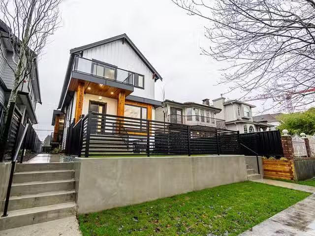 1/2 Duplex for sale in Vancouver, Vancouver East, 2 2753 Nanai.