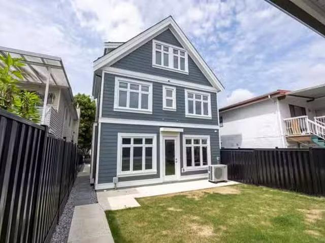 1/2 Duplex for sale in Vancouver, Vancouver East, 2 5808 Lanar.