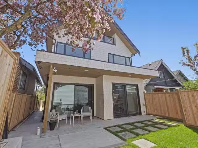 1/2 Duplex for sale in Vancouver, Vancouver East, 2 625 E 24th.