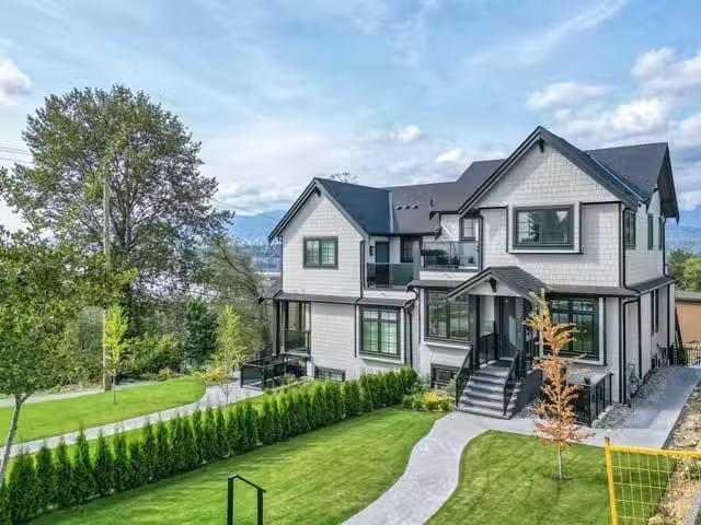 1/2 Duplex for sale in Vancouver, Vancouver East, 3615 Yale St.