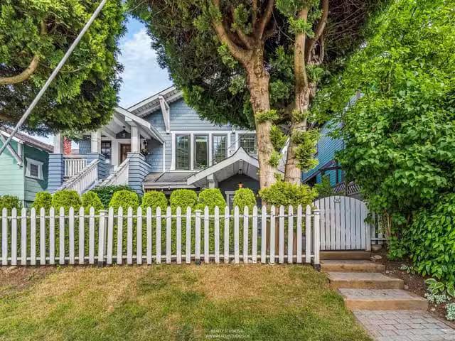 1/2 Duplex for sale in Vancouver, Vancouver East, 436 Lakewood.