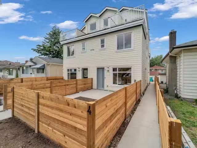 1/2 Duplex for sale in Vancouver, Vancouver East, 4 5779 Clare.