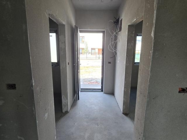 1/2 duplex Moșnița Nouă 4 camere toate utilitatile–158.000 Euro!