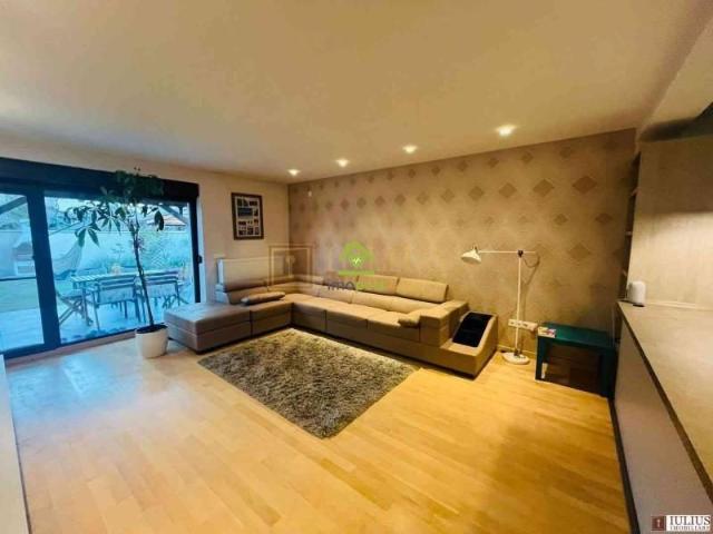 1/2 duplex modern a DumbrAviTa
