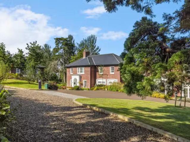 12 Glenmachan Park