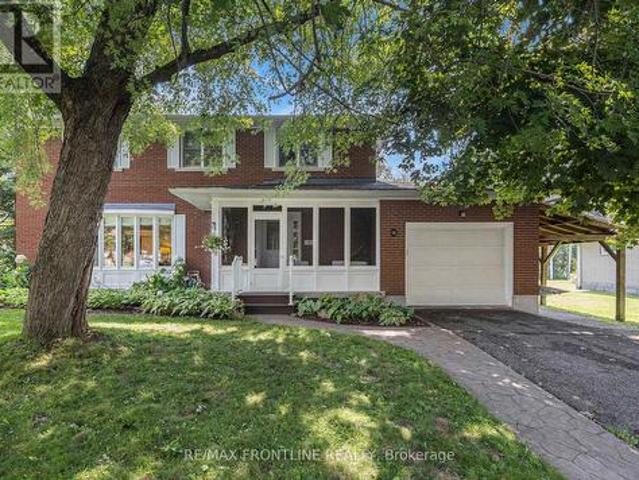 12 Glenview Crescent, Perth, ON, K7H 2L2 house for sale | Listing ID X13609 | Royal LePage