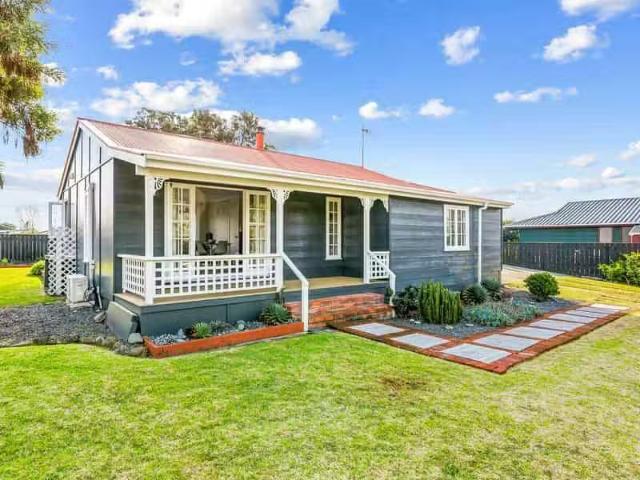 12 Hicks Crescent, WAIKANAE BEACH, Kapiti Coast For Sale