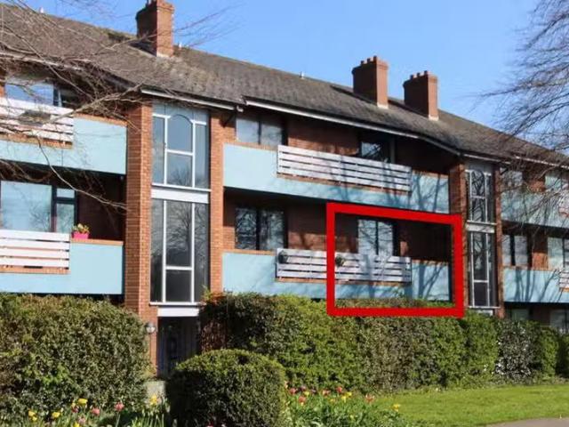 12 Jocelyn Grove, Dundalk, Co. Louth, A91E642 is for sale