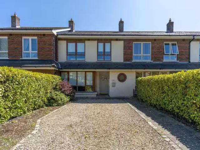 12 Kelston Avenue, Foxrock, Dublin 18, D18AE24 is for sale