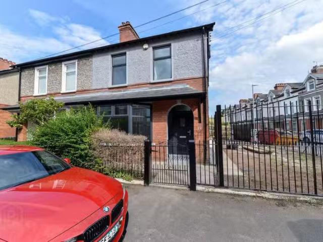 12 Kerrsland Drive