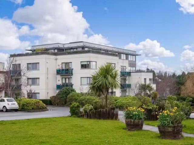 12 Le Hunt House, Brennanstown Square, Cabinteely, Dublin 18.