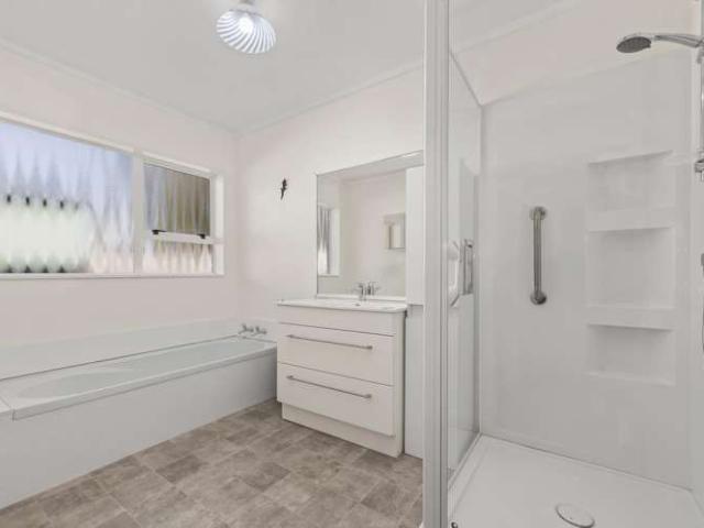 12 Manly Gardens, Paraparaumu Beach, Kapiti Coast