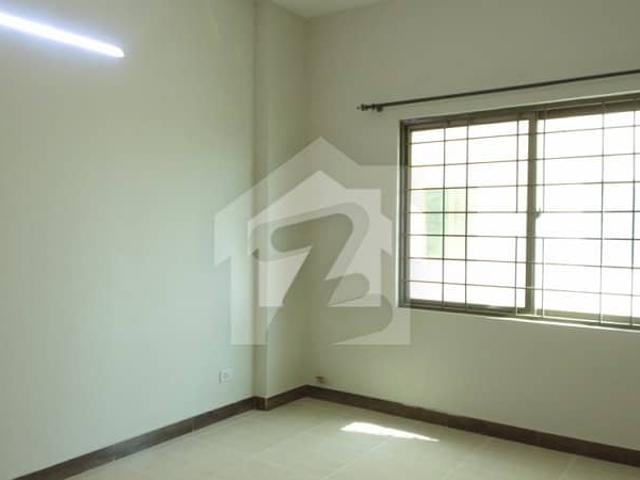 Special Building 11 Marla 3 Bed Flat Beside McDonald For Sale In Askari 11 Lahore
