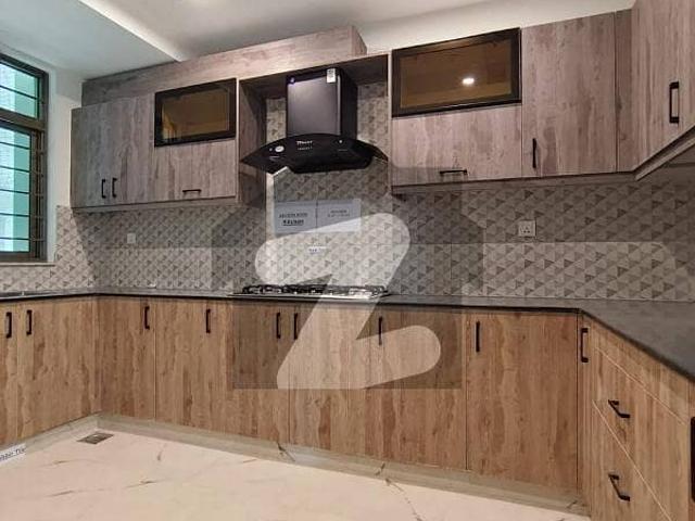 12 Marla 4 Bed Room Apartment Available For Sale