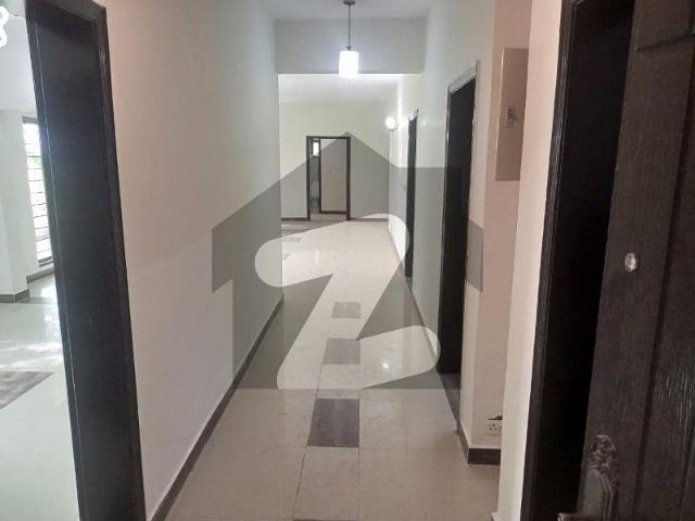 12 marla 4 bedrooms apartment available for rent
