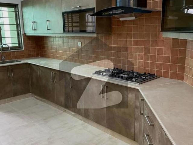 12 Marla 4 Bedroom's Brand New X Shape Butterfly Shape Tile Flooring Apartment | Flat For Rent | Askari 10 Lahore Cantt | @nusratestate Askari 10 Sector S