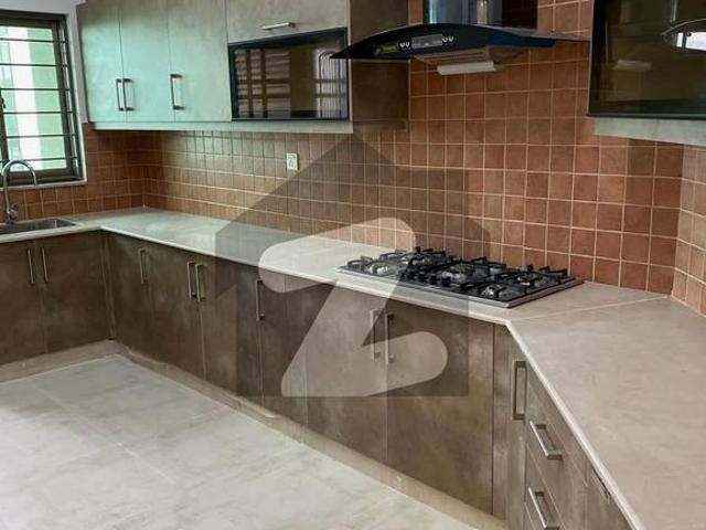 12 Marla 4 Bedroom's Brand New X Shape Butterfly Shape Tile Flooring Apartment | Flat For Rent | Askari 10 Lahore Cantt | @nusratestate Askari 10 Sector S