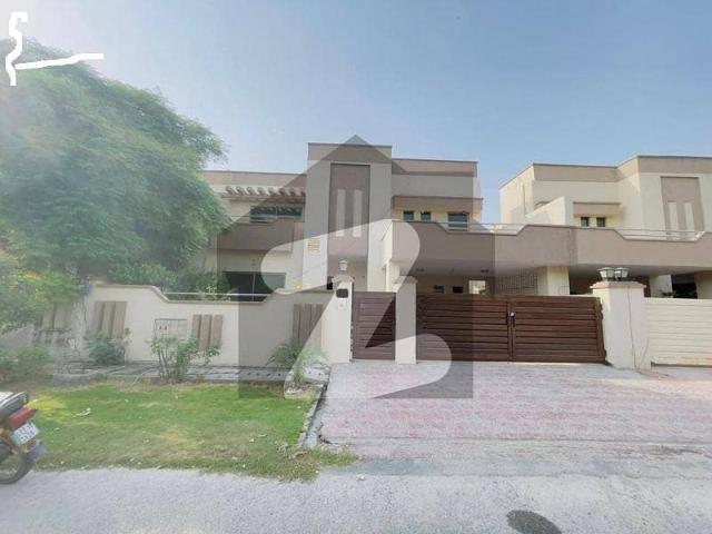 12 marla 4 bedrooms sd house available for rent
